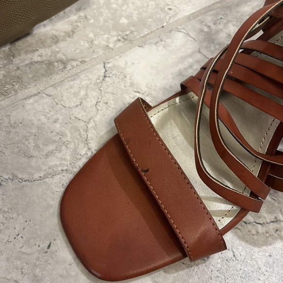 a.n.a. Sandals with heel in 9.5 - Picture 3 of 3